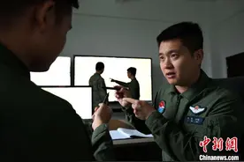 访中国空军无人机飞行员李阳：喜欢探索未知 期待“无人”未来图片