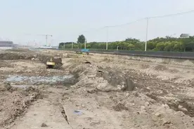 工地挖掘机屡屡“罢工”，宝山警方调查：竟是“油耗子”捣鬼！图片