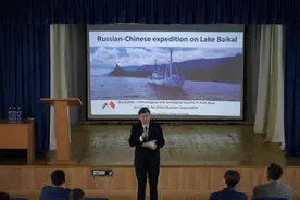 中俄科学家完成贝加尔湖科考联合野外地质考察图片