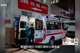 19岁女孩高考结束后外出打工挣学费，没想到图片