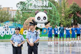 勤勉敬业爱家爱国 守护平安四川 成都这个民警家庭两代三警的传承｜天府好家规图片