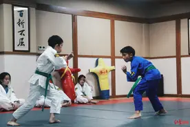 中国选手摘金！在成都尚显“小众”的柔道运动，能否借大运“四两拨千斤”图片