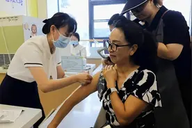 多地开打国产带状疱疹疫苗，接种价格约1400元一剂图片