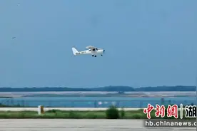 墨行“M22”轻型运动类飞机荆门首飞成功图片