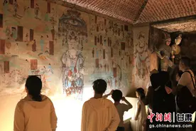 敦煌博物馆迎来参观热图片