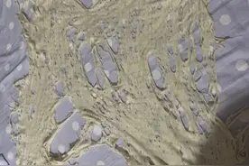 你有用了很多年的小毯子吗？成年还依赖儿时物品是病吗？心理专家解答图片