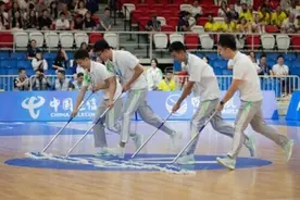 成都大运会闭幕式致敬志愿者：青春的故事未完待续图片
