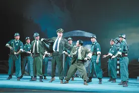 一份战地简报引出一部舞台经典，《奇袭白虎团》敢打必胜精神代代传图片