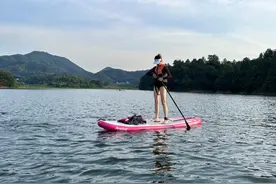 飞桨逐浪!今夏桨板运动装备卖断货 热度还在不断攀升图片
