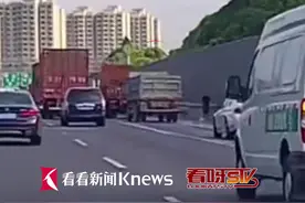 上海高速一货车失控漂移掉头图片