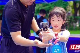 视频 | 萌娃探警营 零距离感受“特”别“警”彩图片