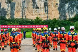 “闭关”苦修 淬火升华 ——全省洞穴救援技术高级能力资质认证培训班在黔西南火热开训图片