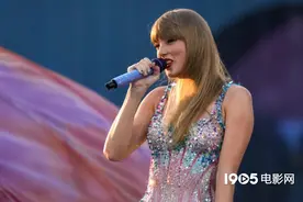 众星捧月 石头姐悉尼妹安雅艾米莉观看霉霉演唱会图片