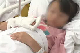 酒店浴室隔断突然爆裂，9岁女孩右手被割伤……图片