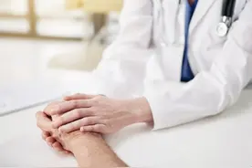 “不要挤！会掉到肺里”女子小腿出现硬块20多天，医生：有生命危险丨门诊实录图片