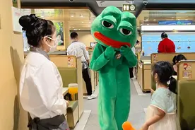 拓展外摆、开演唱会“分会场”，多家餐企拉动夜间消费出新招图片