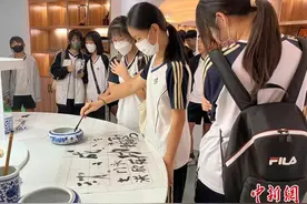 台湾学生访“湖笔之都” 沉浸式体验中华传统文化图片
