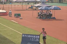 枣庄职业学院学生在全国大学生田径锦标赛男子乙组800米决赛中获得冠军图片