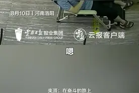 男孩进店叫醒午休老板没购物狂道歉 ：“打扰您休息了”图片