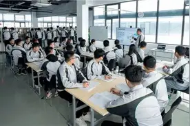 歌尔“匠造班”舍得花钱图片