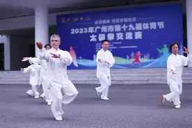 广州市第十九届体育节太极拳交流赛举行图片