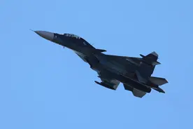 俄军突发！苏-30坠毁，飞行员身亡图片