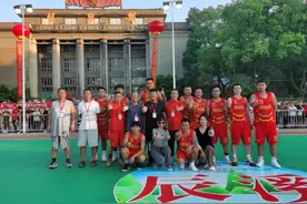 首胜！湖南“村BA”这支队伍后援团强大，队员：乡亲自费到场加油，备受鼓舞图片
