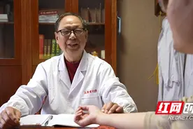 螃蟹和柿子同食会腹痛？ 谷医堂中医告诉你“食物相克”的真相图片