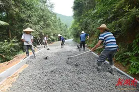 ​隆回县金石桥镇：硬化“致富路”村民笑开颜图片