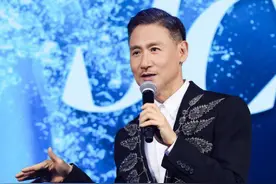 62岁张学友演唱会眩晕跌倒，有一位天后也因这个病半隐退图片