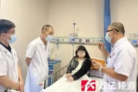 长沙一女孩减肥半月瘦了十斤，来送餐的外卖小哥见她后立刻送医图片