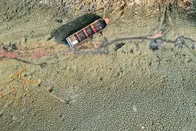 持续严重干旱造成运河湖泊严重缺水甚至干涸，巴拿马运河“堵船”影响开始显现图片