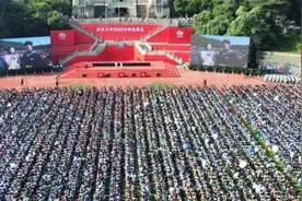 雷军最新年度演讲全文：所有人生难题，都将在成长中找到答案图片