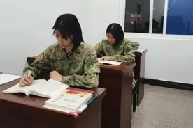 这个女兵不简单！去年落榜，今年以658分考上国防大学图片