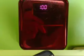 自带充电宝怎么选：口红？胶囊？“身材”大PK！充满电后能为手机“续命”几次→| 充电不焦虑②图片