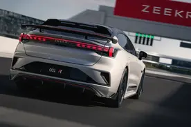 高端新能源车集体降价！Model Y长续航版杀入30万以内，不到27万能买极氪001图片