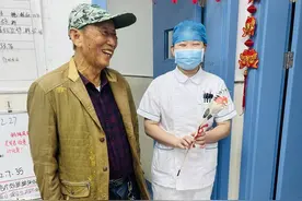 今天，云梦护士曹胜楠收到了一朵鲜花图片