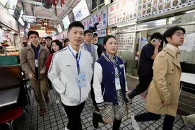 马英九马龙切磋乒乓球称贵在交流！清华学子期待参访日月潭图片