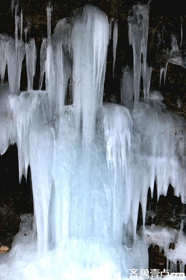 冰瀑奇观，冬日画卷