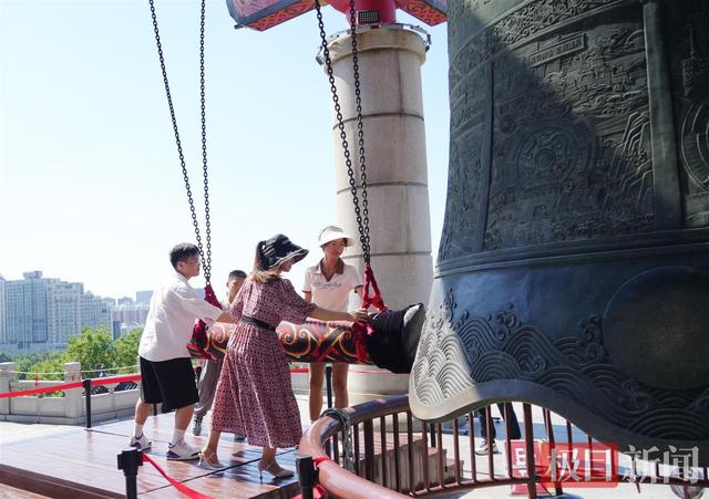 武汉“超级文旅日”来了，游客在黄鹤楼提前过“七夕”