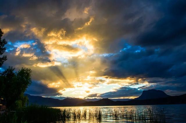 【冬季暖阳 凉山不凉】好天气不等人！这份泸沽湖一日精华攻略，带你邂逅最美泸沽湖！