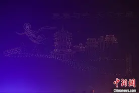 无人机焰火秀“点亮”山西大同 展现古都多元魅力图片