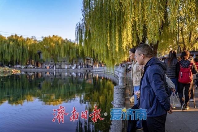 一年四季 泉在济南丨济南明府城：初冬古街藏韵味 ，泉景交织成逛街佳处