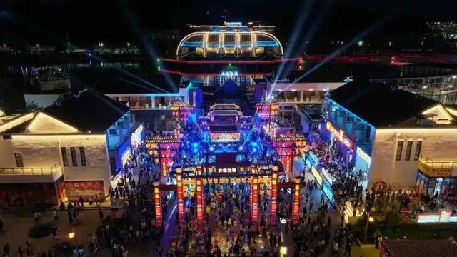 文化惠民扮靓湖北假期 18万人涌入黄鹤楼