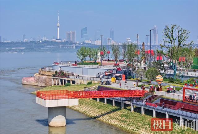 把最佳观江位做成“路边VIP”，武汉这个新公园太贴心了！