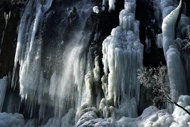 解锁冰雪奇观与小众秘境，两条线路玩转“陇上江南”的趣味暖冬