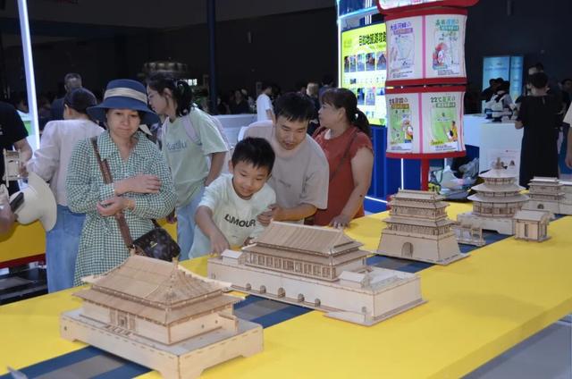 “你好，北京”闪耀第22届中国—东盟博览会旅游展区 全链条入境游服务邀全球共赏首都魅力