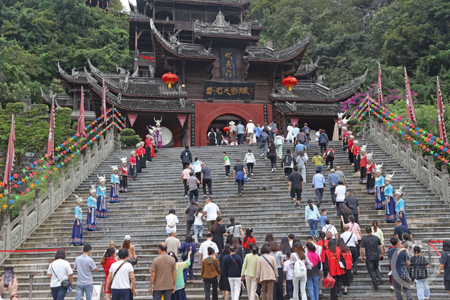 重庆彭水：多彩活动引客来