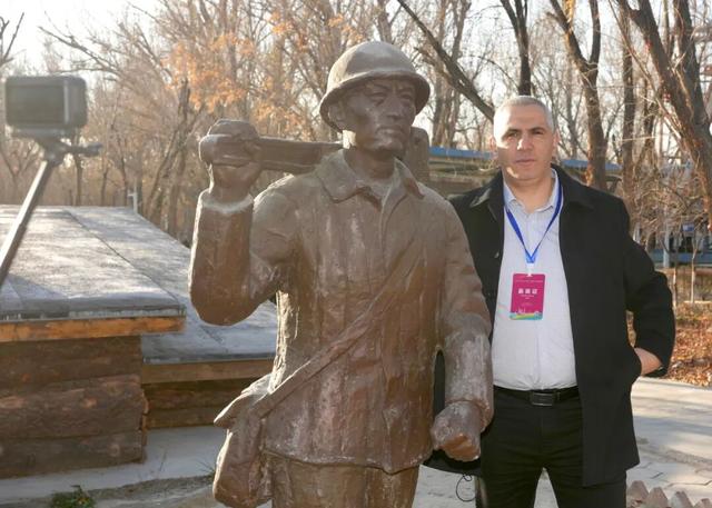 在采风中感受克拉玛依发展脉搏——“相聚油城·乐享游城·魅力友城”国际文化传播活动参访侧记