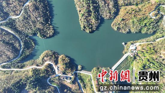 贵州毕节七星关：冬日水库碧波荡漾 景色如画